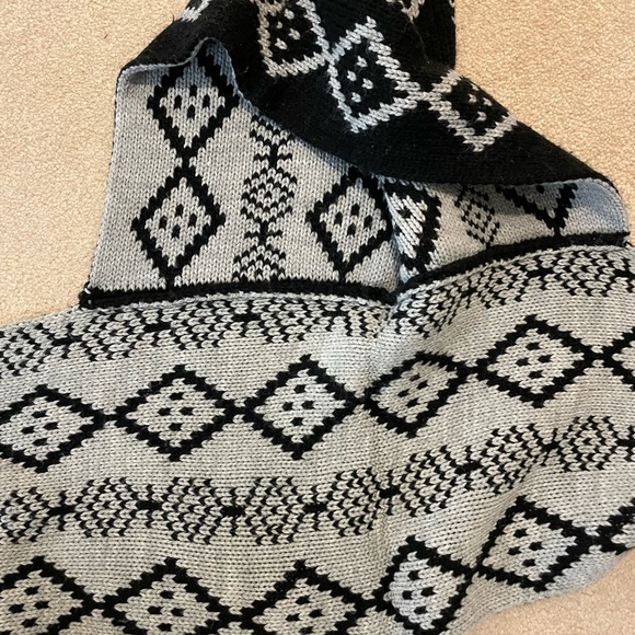 Long French Connection reversible oversized scarf with hoodie - Picture 4 of 4
